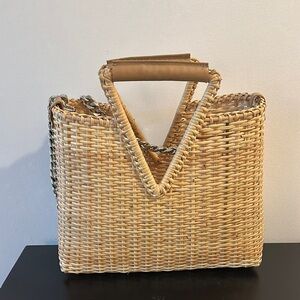 Elegant Tan Woven Handbag